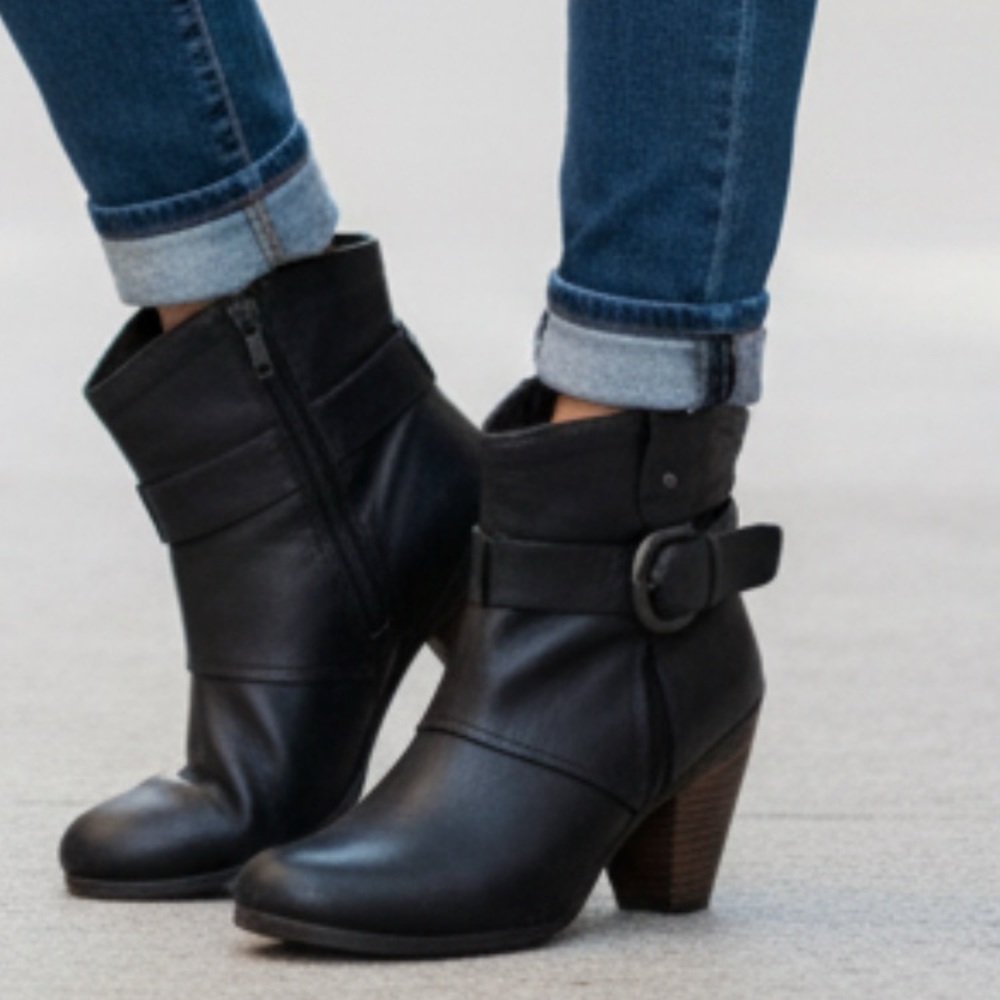 Born Crown Jailyn Black leather size 8 1/2 Bootie Boots